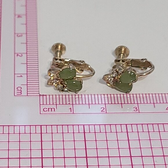 Vintage Jade- Gold-tone Screwback Earrings - Picture 3 of 6